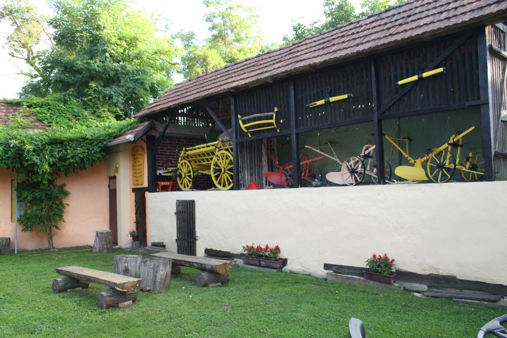 Seoski Turiziam Larva Trenkovo Exterior foto